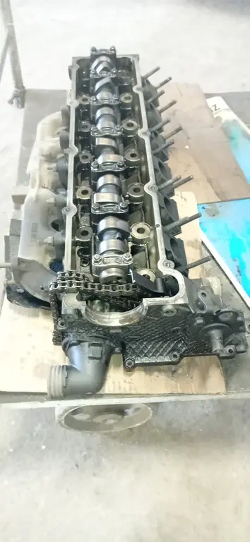 BMW 525 tds 105kw hlava blok - 4