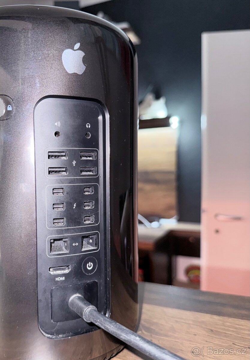 Apple Mac Pro (Late 2013) “Trash Can” – Xeon 3.7 / 16GB / 25 - 4