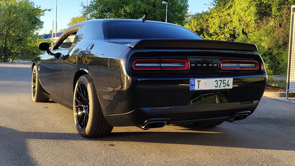 Dodge Challenger 6.4 scat pack 6,4 srt - 4
