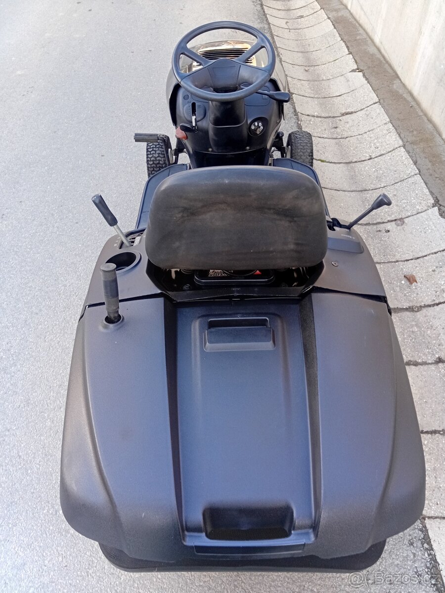 Prodám zahradní traktor Hurricane - 4