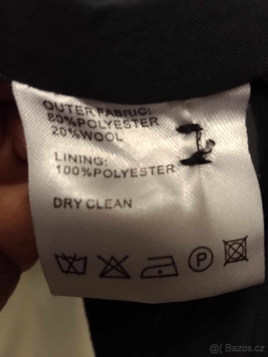 BlackOut zimní kabátek velikost S/M.Kabátek s 20% vlny. - 4