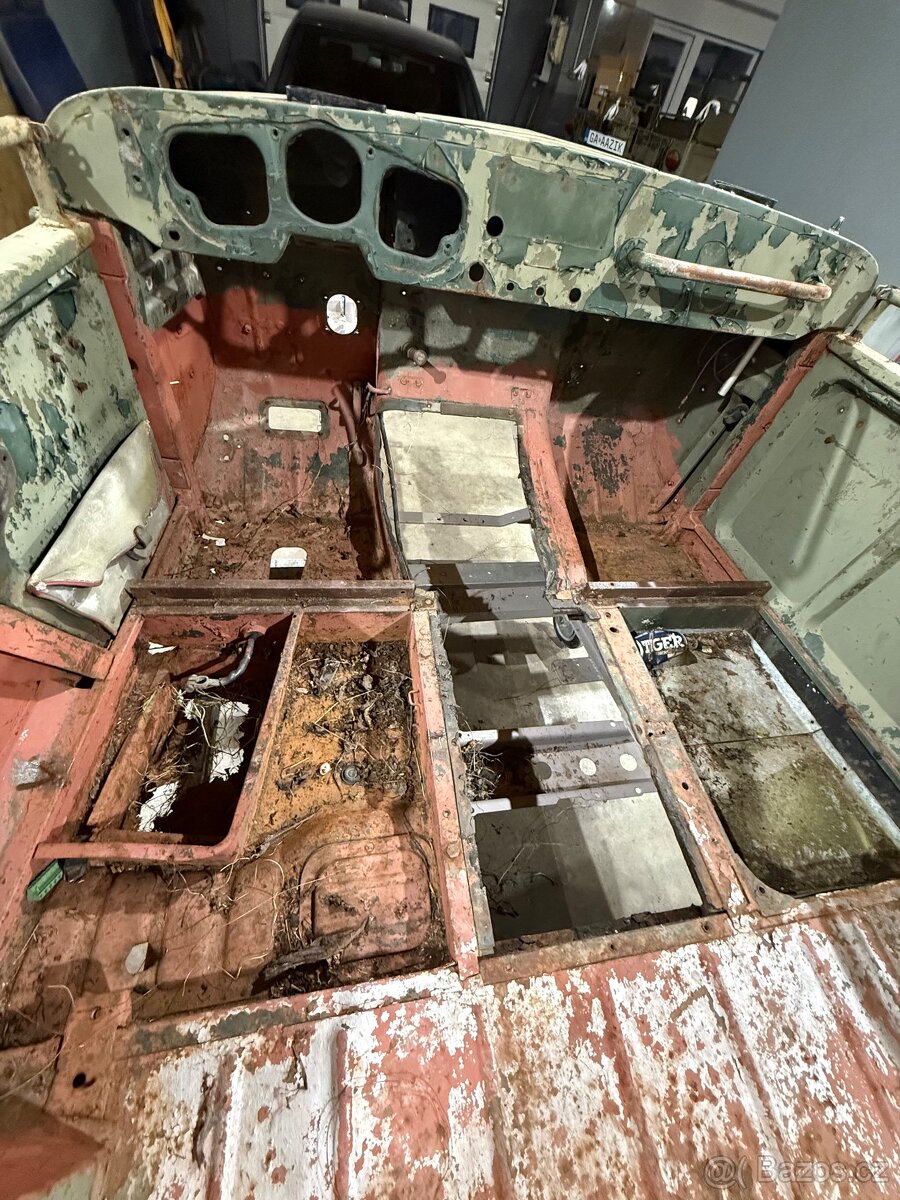 Predám zosilneny rám GAZ 69 A karosériu - 4