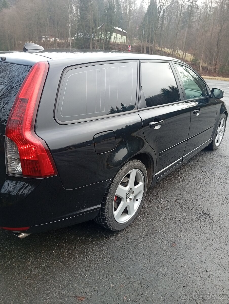 Prodám Volvo V50 2,4D5 - 4