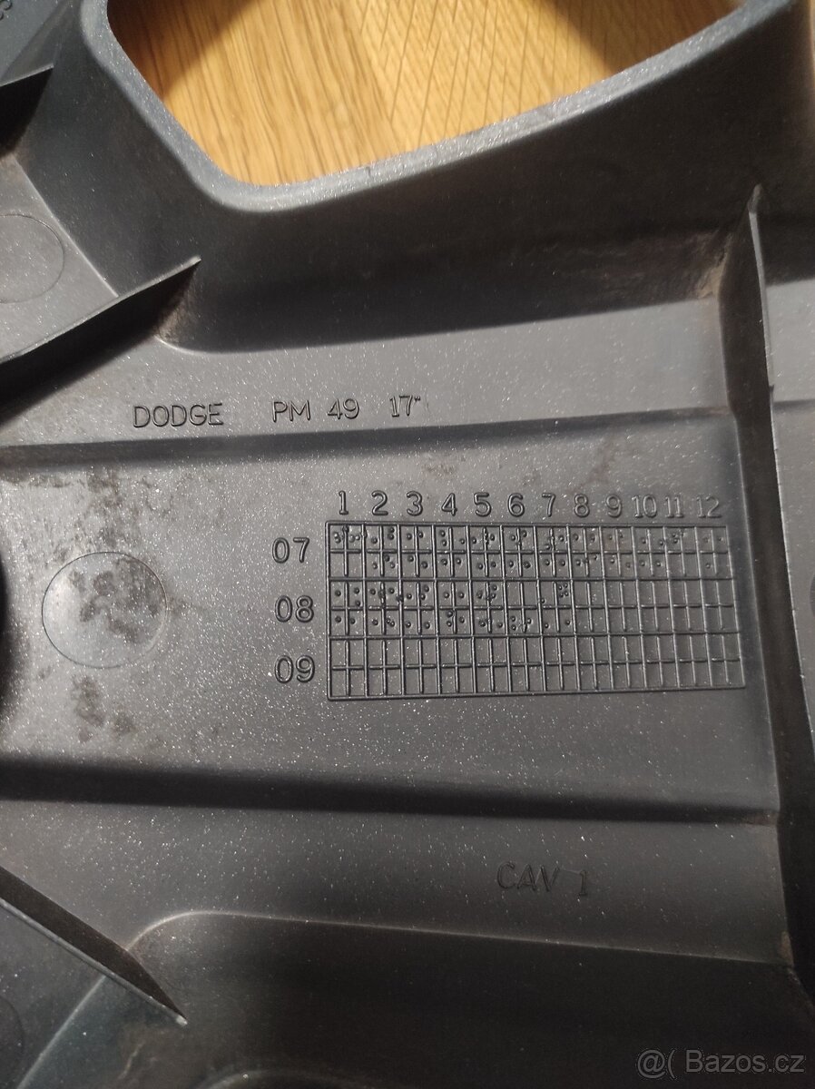 1 kus poklice Dodge (17") - 4