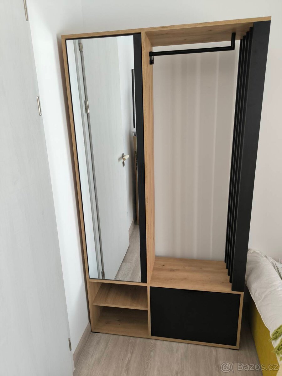 Předsíňová skříň - 4