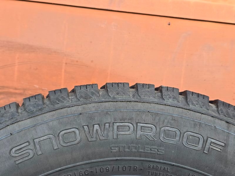 Zimní Nokian 215/65/16C - 4