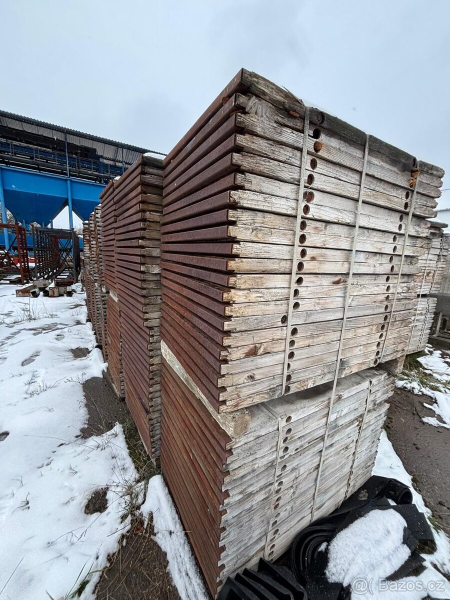 Dřevěné bednění – bednicí desky / šalovací panely (větší mno - 4