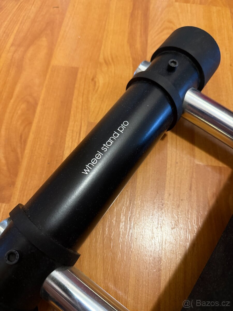 Thrustmaster Ferrari 458 Spider s pedály Xbox One + stojan - 4