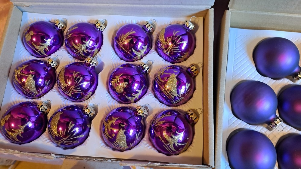 Skleněné retro ozdoby koule12ks fialové zlacená krajina - 4