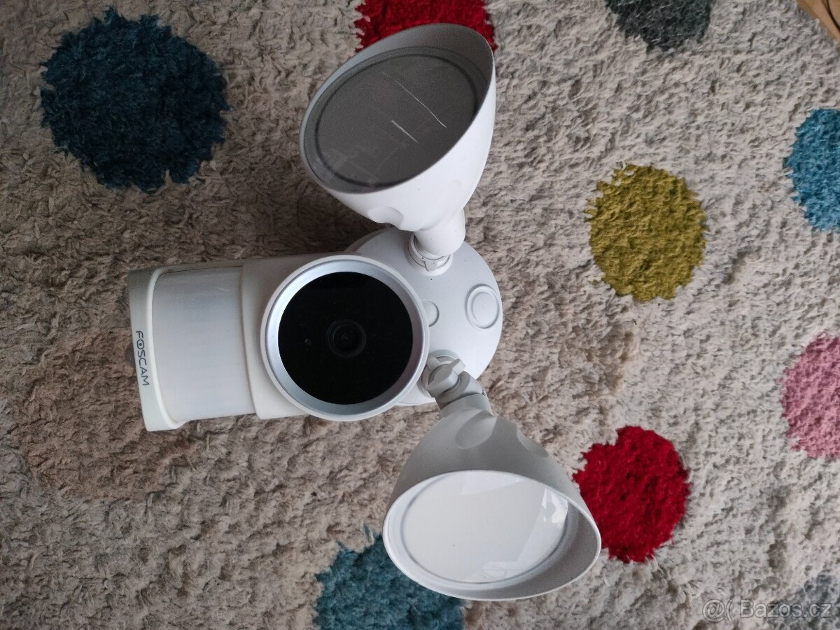 2x FOSCAM 4MP Floodlight Camera venkovní - nepoužitá - 4