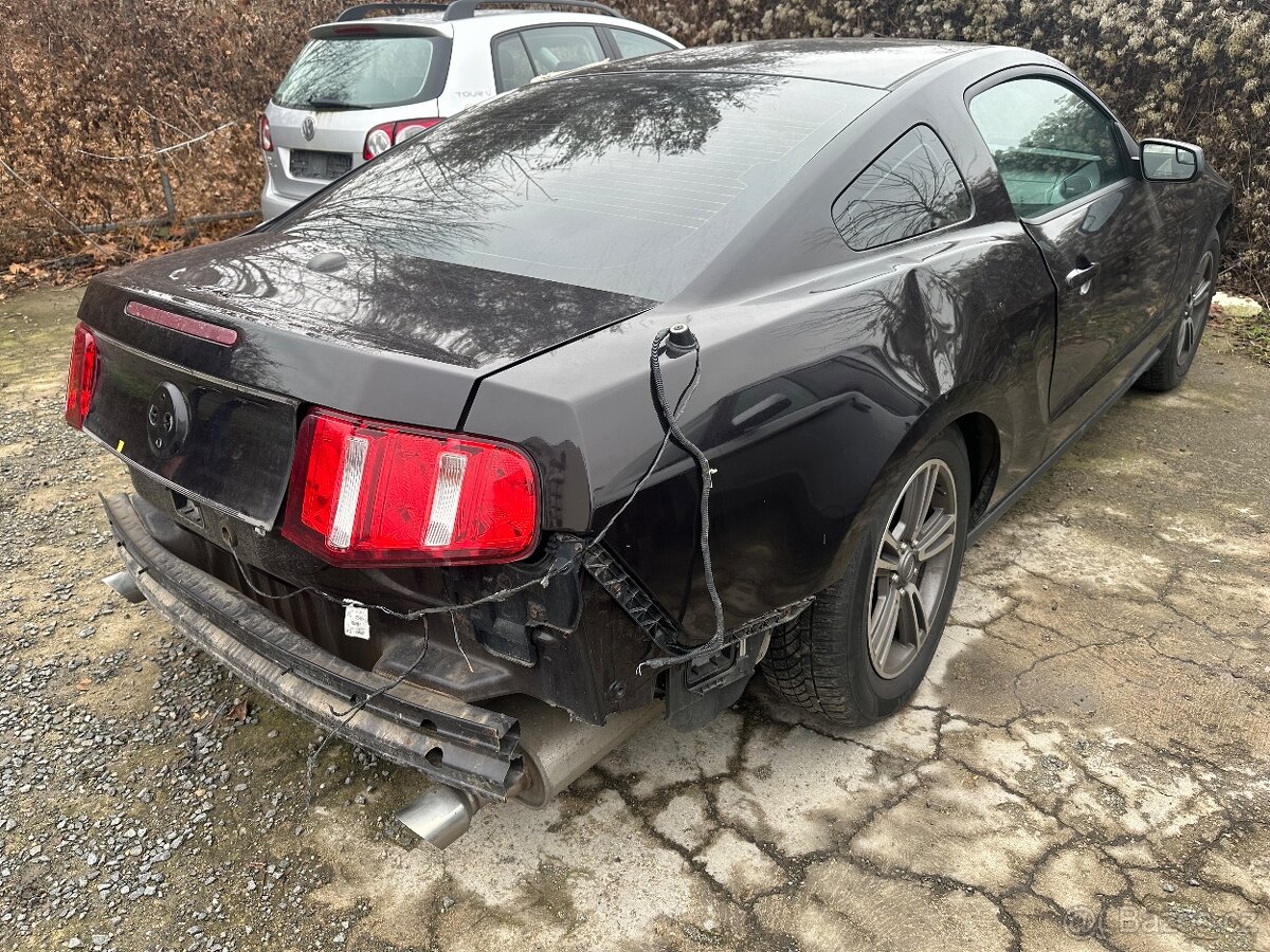 Ford Mustang 3,7 V6 rok 2012 - 4
