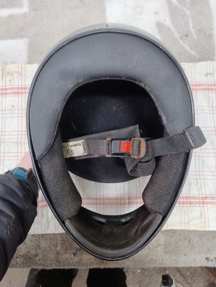 MOTORKÁŘSKÁ HELMA COX - 4