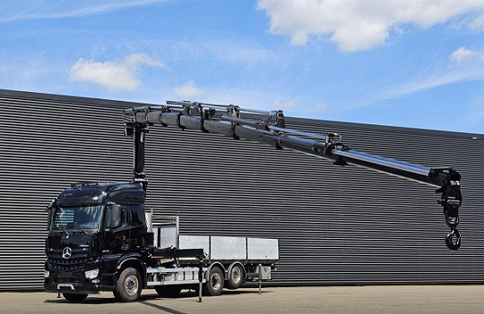 Mercedes-Benz Arocs 2545 6x2 - valník s hydraulickou rukou
