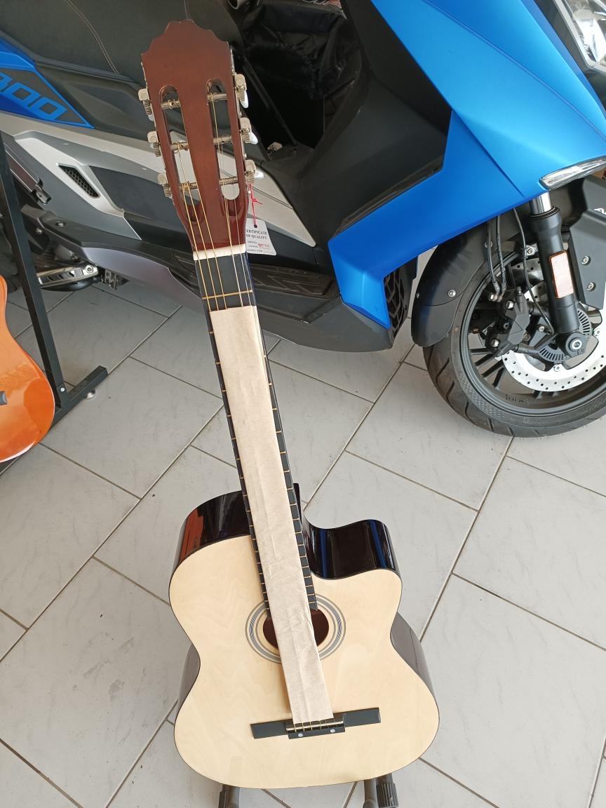 Klasická kytara španělka Midland s výřezem - 4