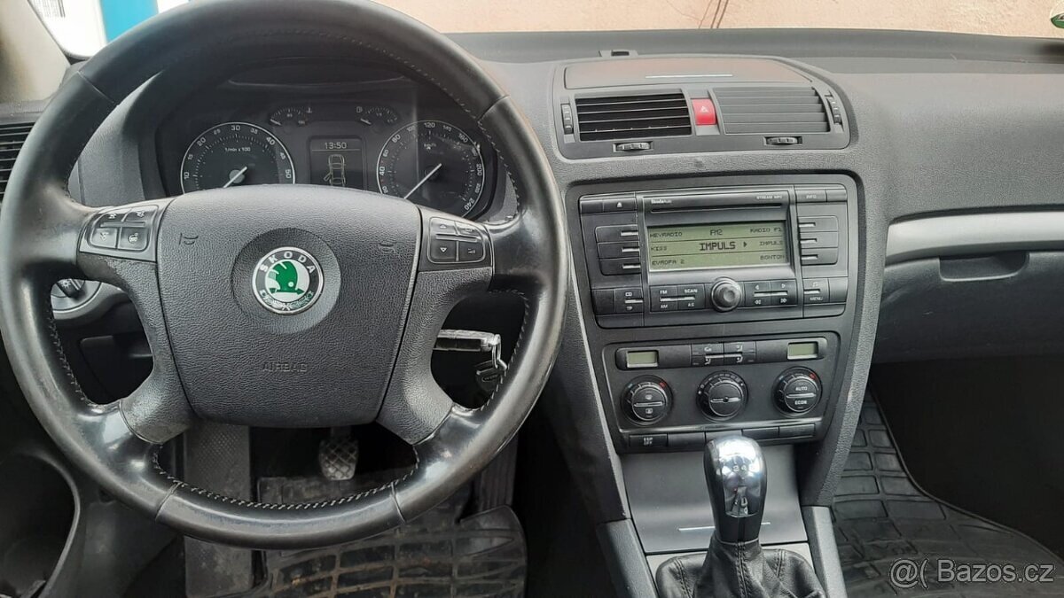 Prodám Octavia 2 combi 2.0TDi, rok 2006, stříbrná - 4