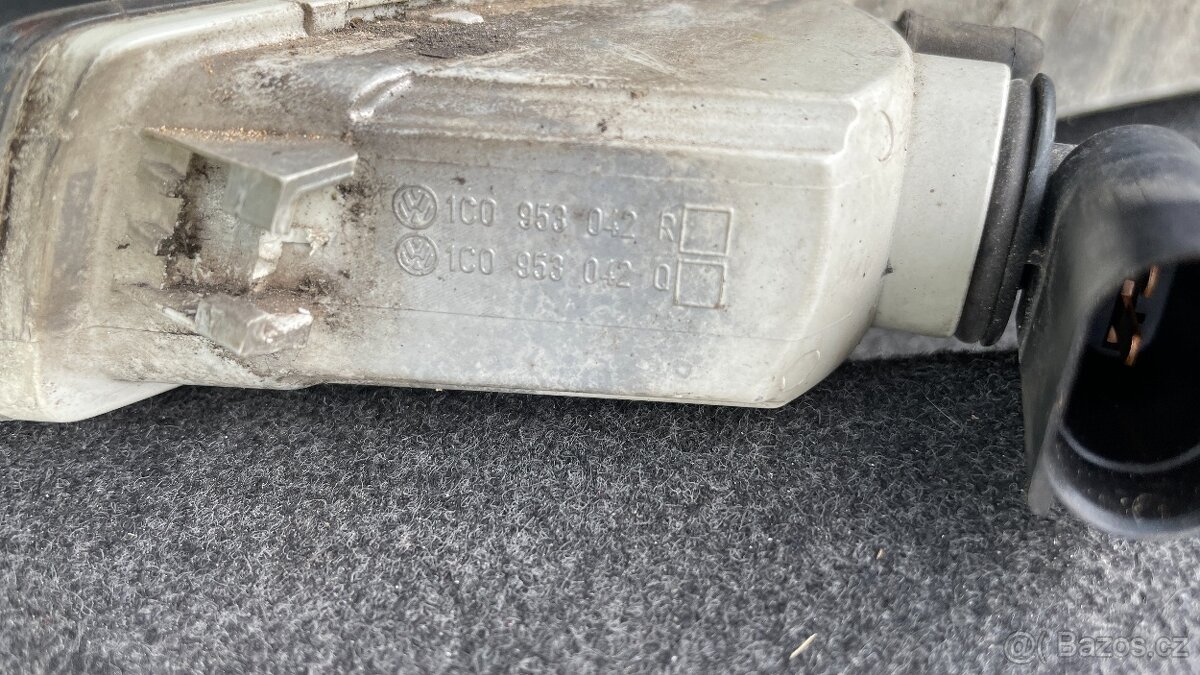 Prodám přední blinkr VW New Beetle facelift - 4