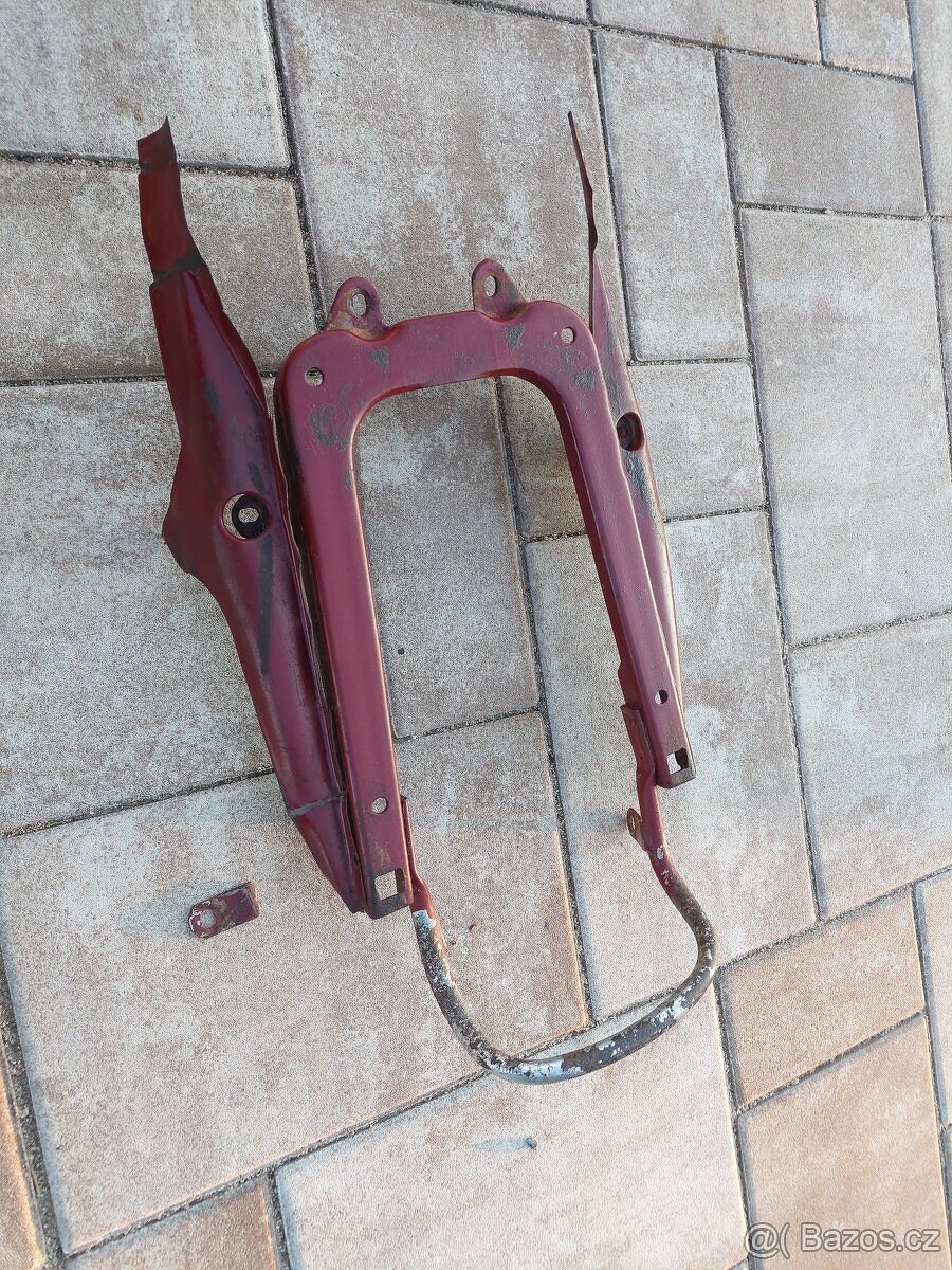 Jawa CZ 175 kyvacka - podsedlovy plech s madlem - 4