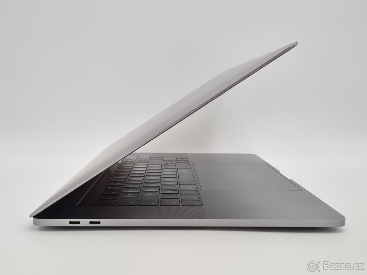 ▼Apple MacBook Pro 15" (2017) A1707 - 15,4" / i7-7820HQ / - 4