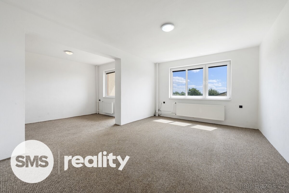 Prodej prostorného řadového domu 4+1 s garáží a zahradou – Č - 4