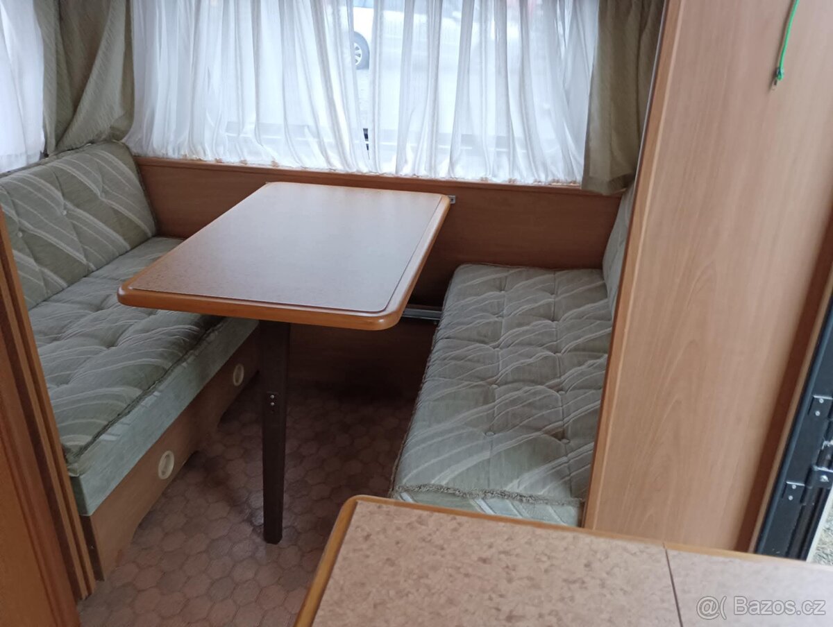 Karavan s příslušenstvím a koupelnou azuro knaus - 4