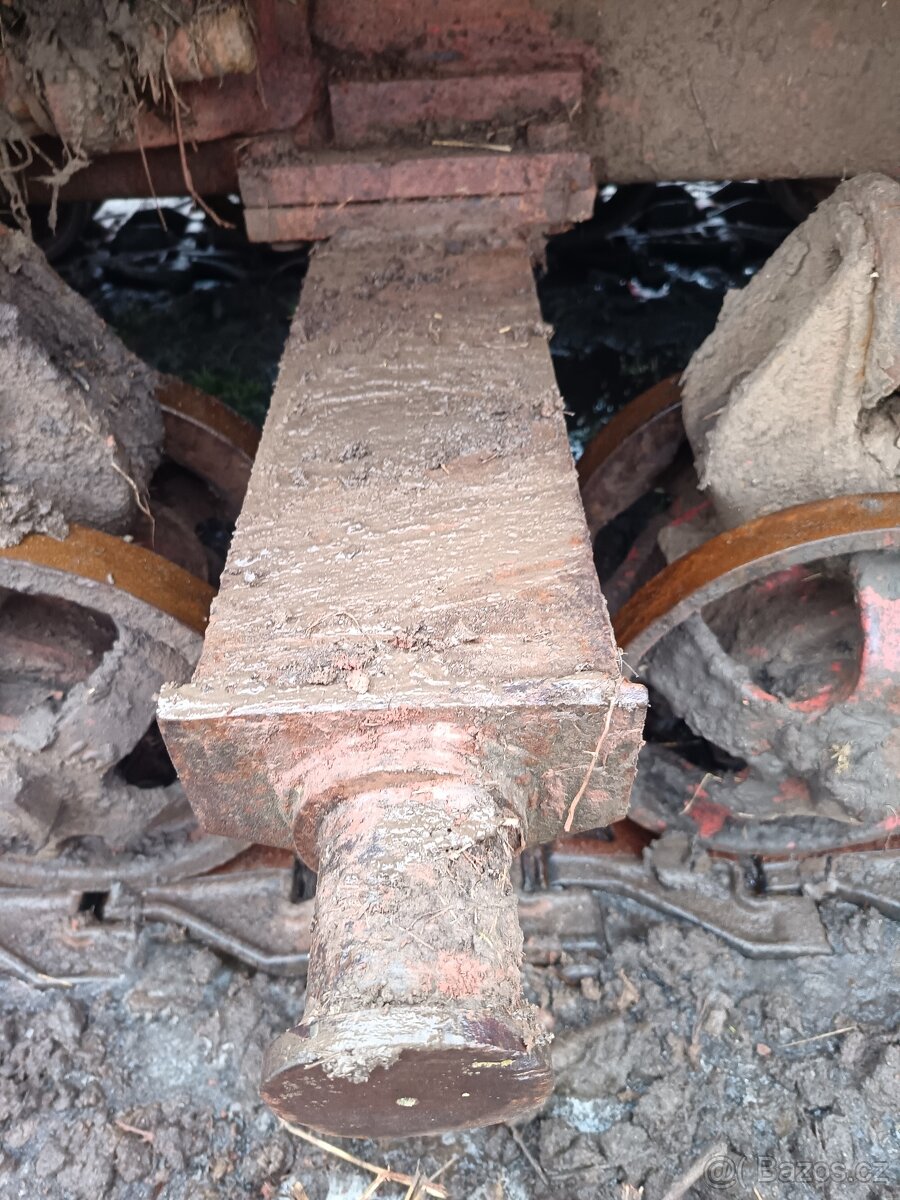 Naklápěcí radlice na DT 75 - 4