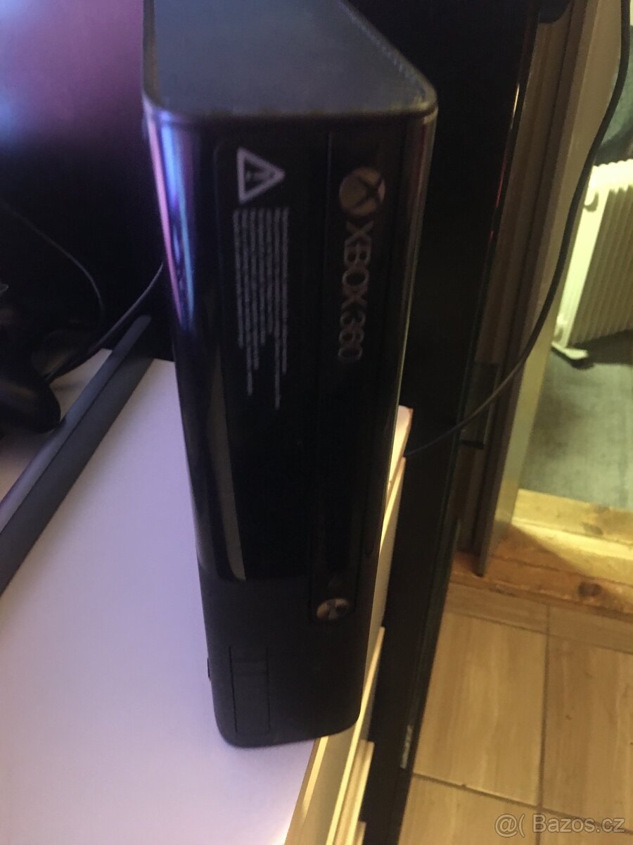 Prodám XBOX360 plus KINECT - 4