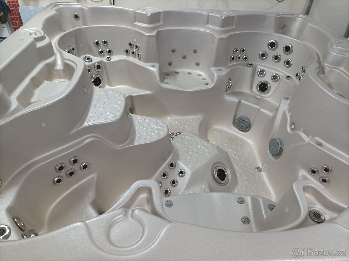 Vířivka USSPA 230×230 cm pro 6 osob – nové komponenty, sleva - 4