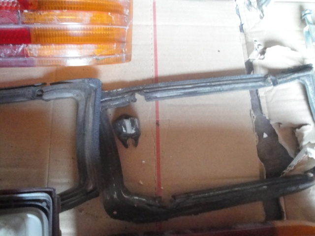 Mercedes W 114-115 náhradné diely - 4