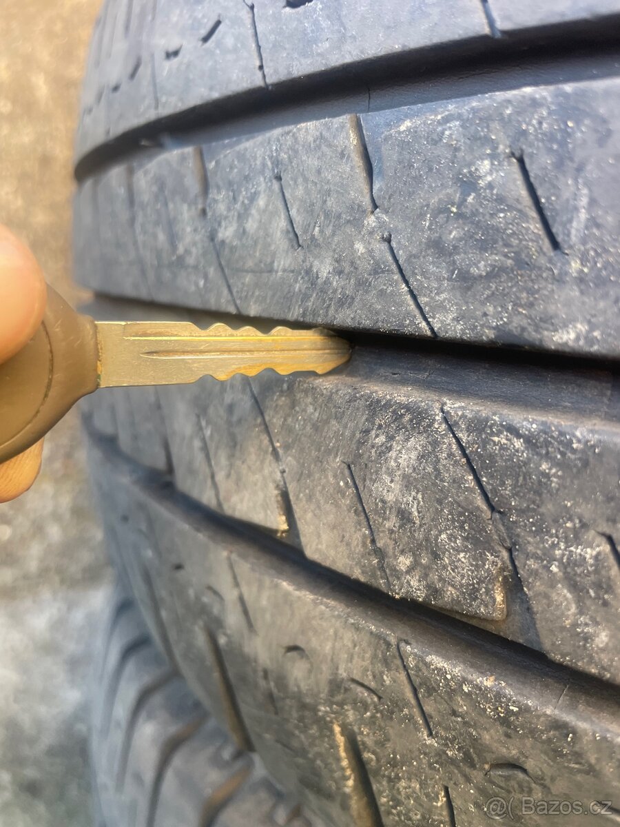 Michelin Agilis 215/60 R17C - 4