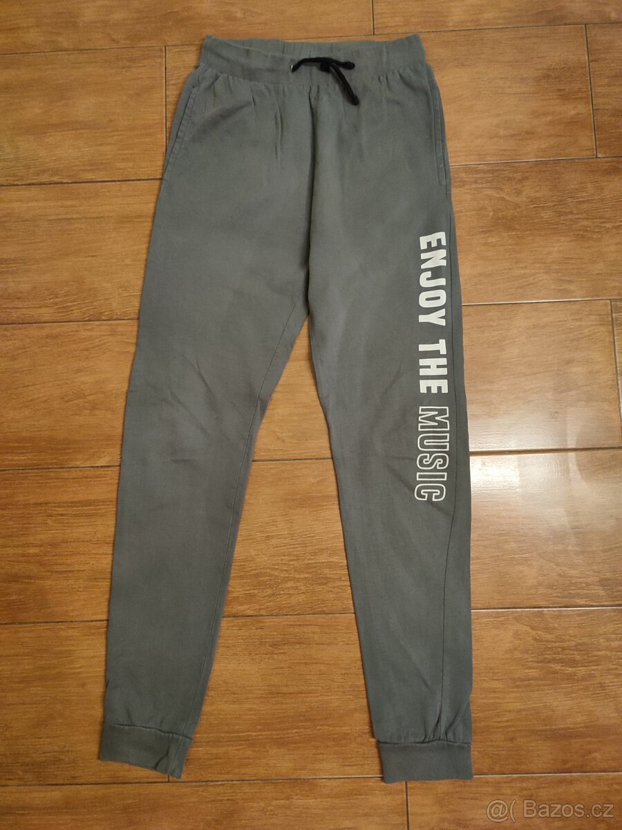 Tepláky chlapecké v perfektním stavu.Velikost 158/164 - 4