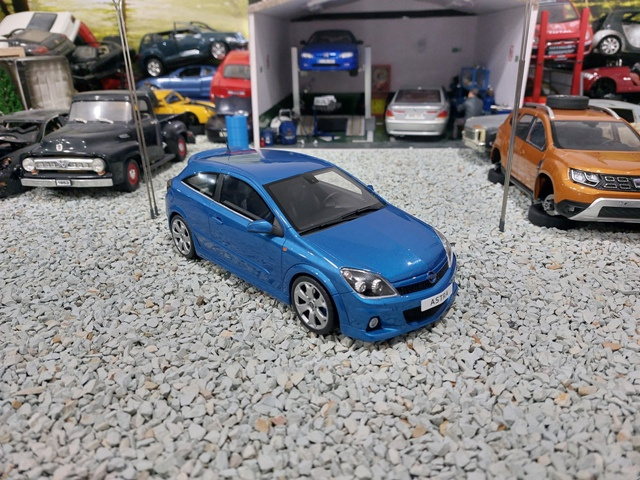 model auta Opel Astra H OPC 2006 Otto mobile 1:18 - 4