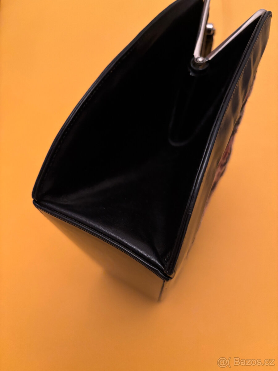 KABELKA - KŮŽE, GOBELÍN - 4