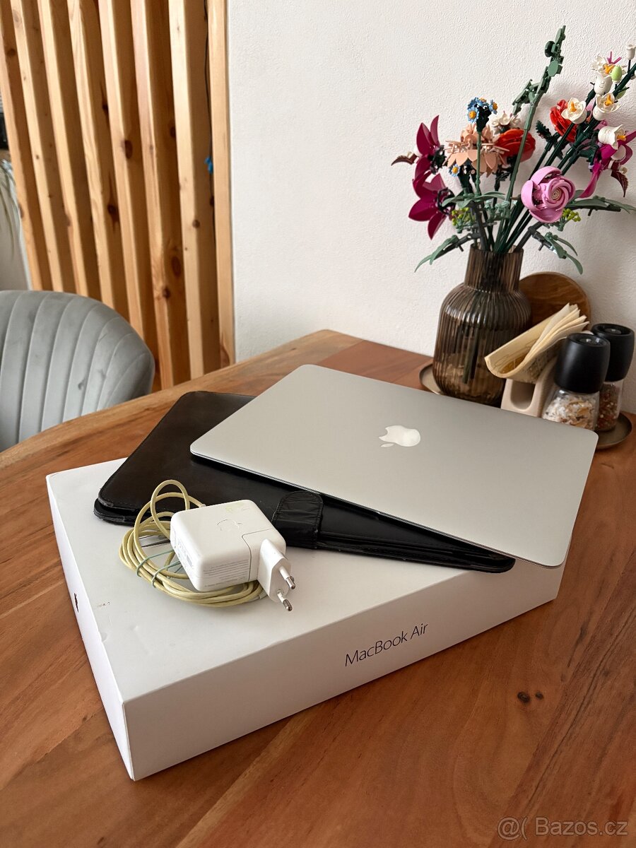 MacBook Air 2017, Intel i5, 128gb, první majitel - 4