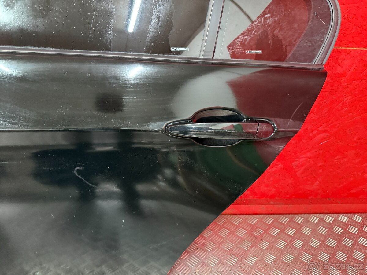 PRAVÉ ZADNÍ DVEŘE BMW E90 - 4