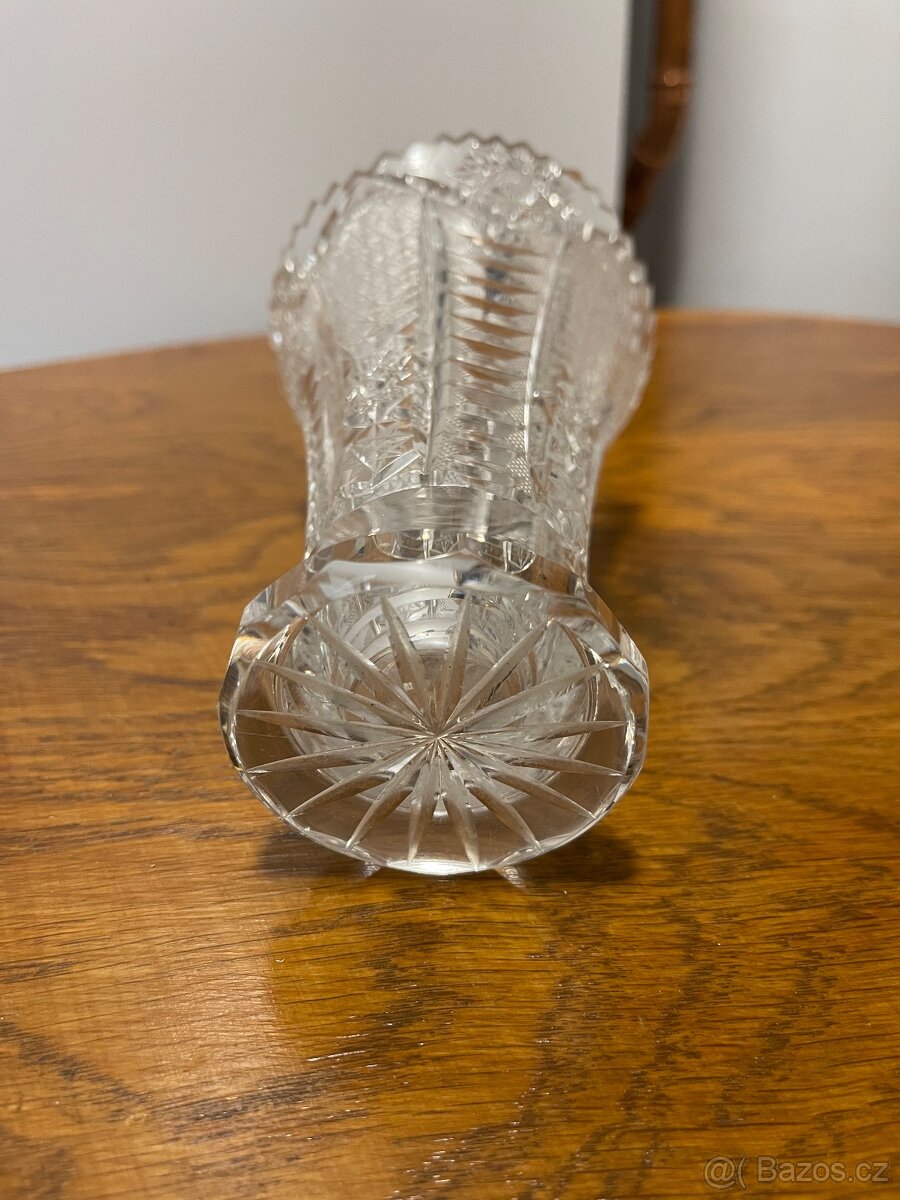Broušená skleněná vázička - 4