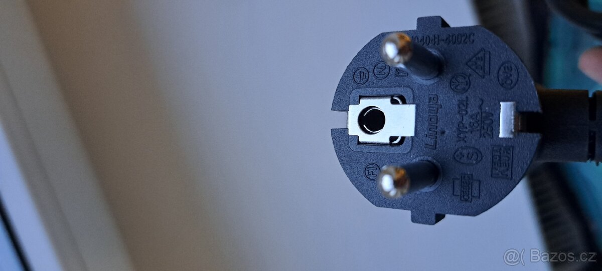 Napájecí kabel IEC-zásuvka k PC atd / 1.5m - 4