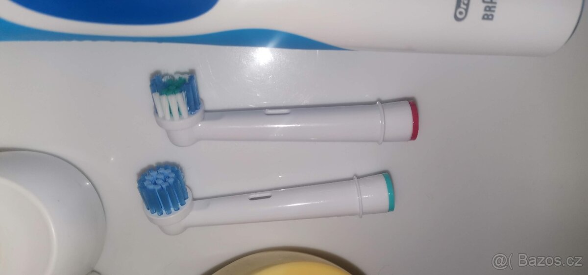 Zubní kartáčky Oral-B + příslušenství – sada - 4