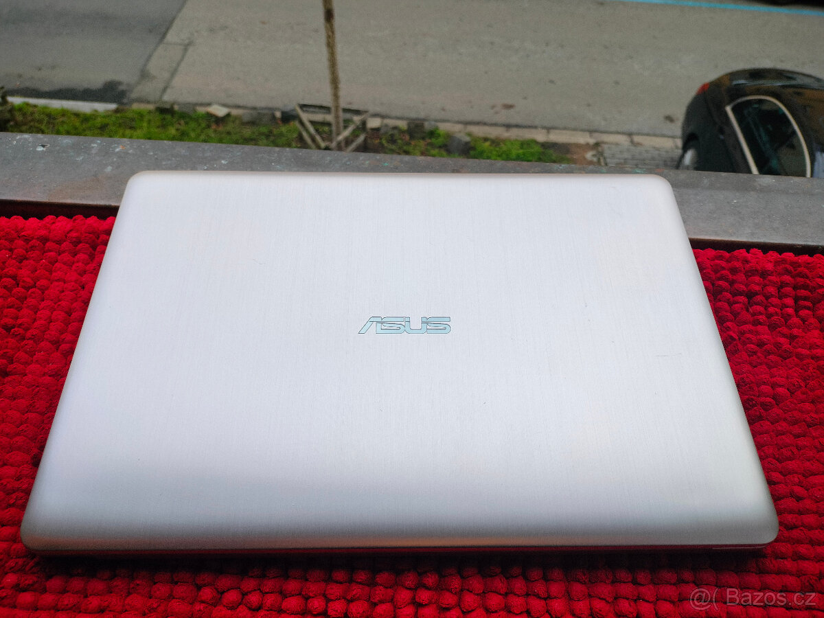 Herní Notebook ASUS - i7, GTX 1050 4GB, 16GB RAM, 512GB SSD - 4