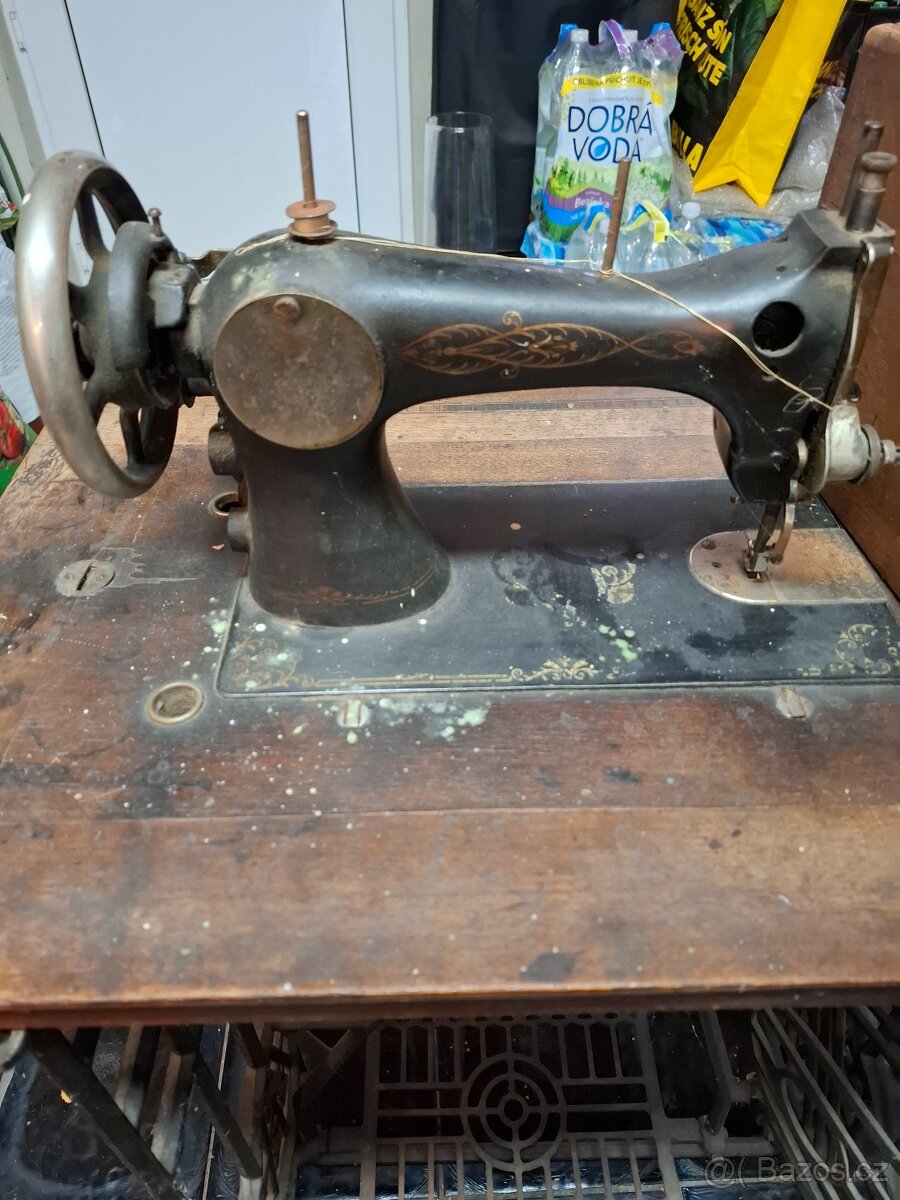Starožitné šicí stroje - 4