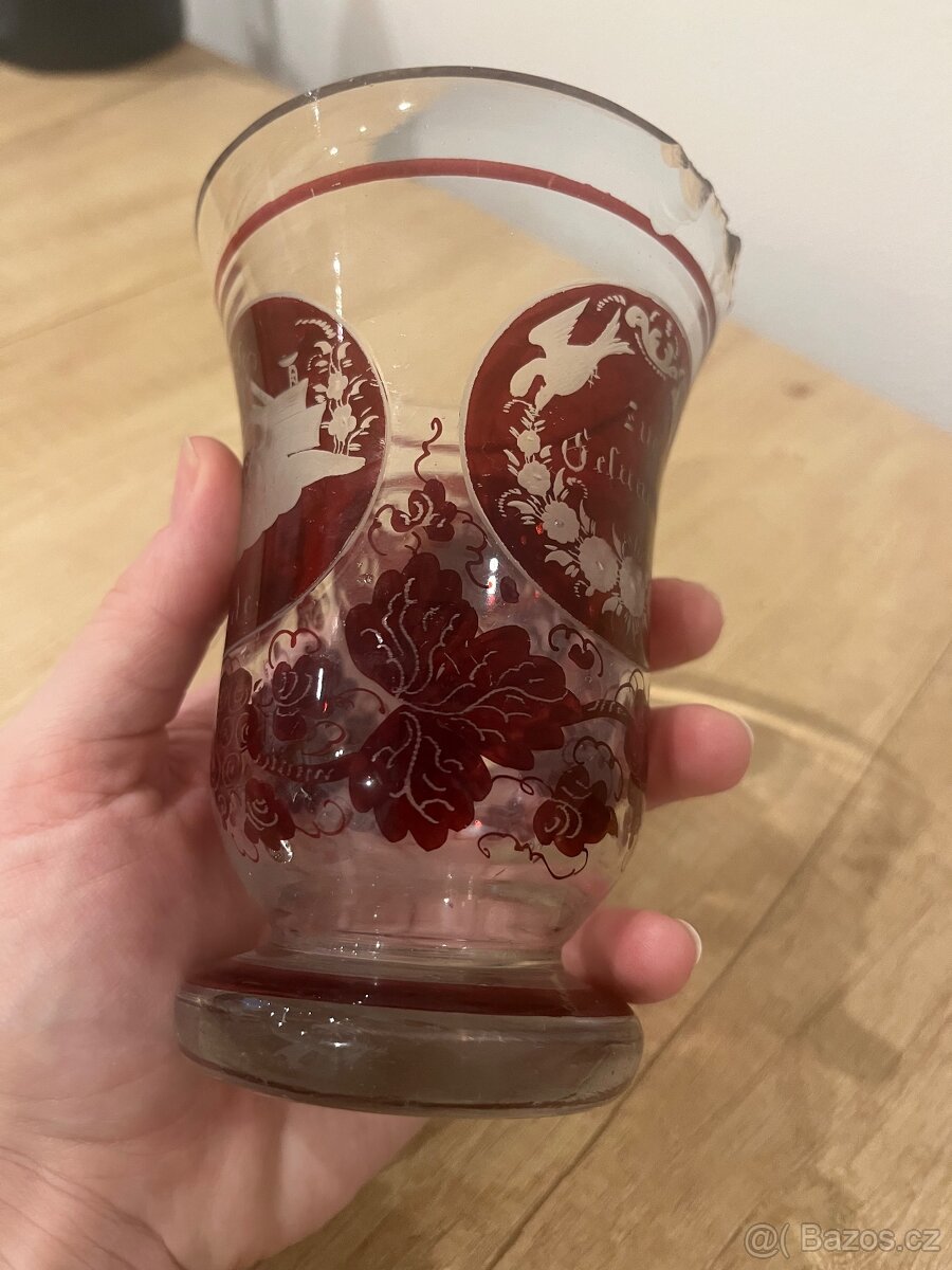 Rubínová sklenice s nápisem,ke zbroušení. - 4