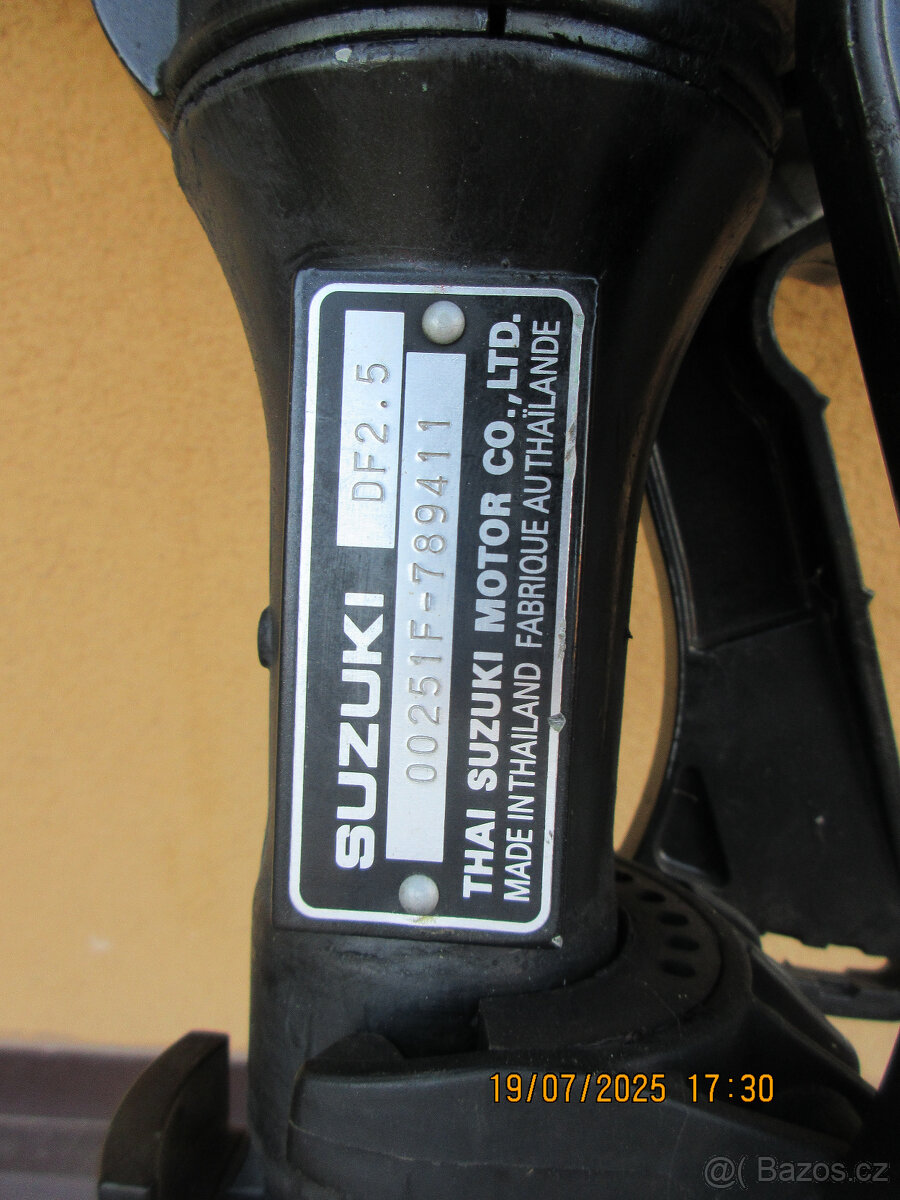 Prodám lodní závěs. motor Suzuky 4 takt 2,5 Hp - 4
