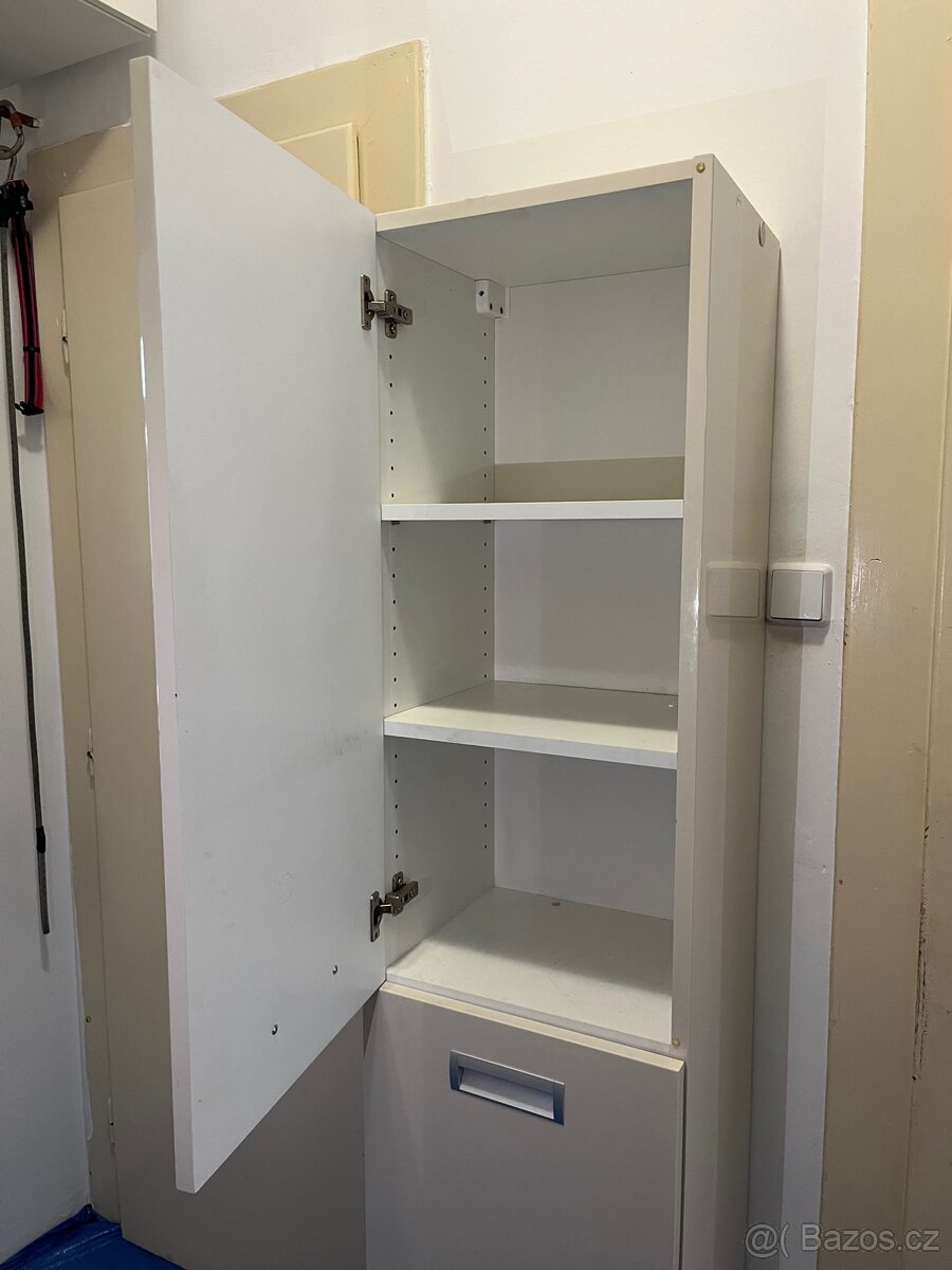 Koupelnová skříňka - 4