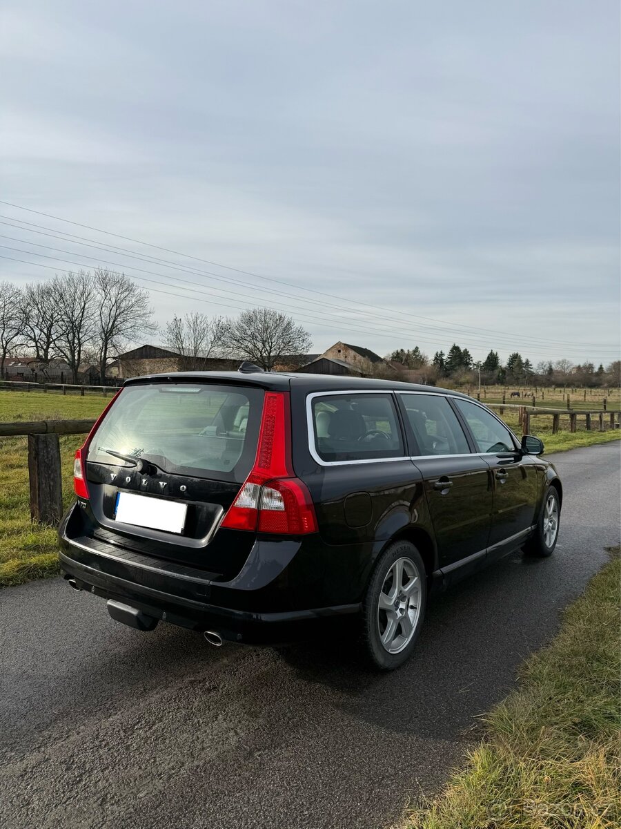 Volvo V70 2012 D5 2.4 158 kw automat kůže servis - 4