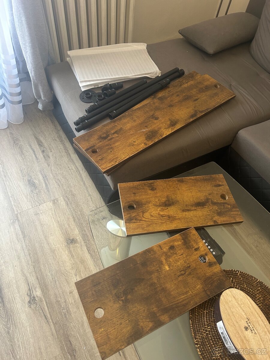 Policový trubkový set na zeď. - 4