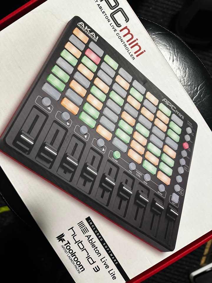 Prodám - AKAI APC mini - 4