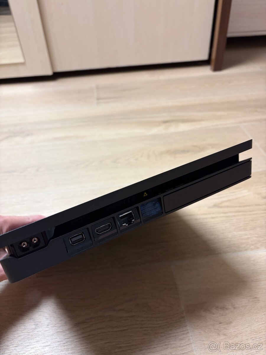 PlayStation 4 Slim 1TB - 4