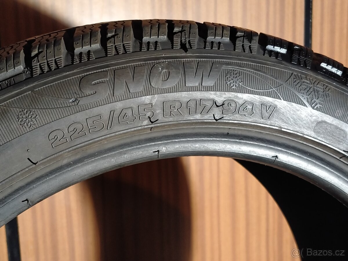 Zimní pneumatiky 225/45 94V R17, vzorek 2x 8mm Dot 0324 - 4