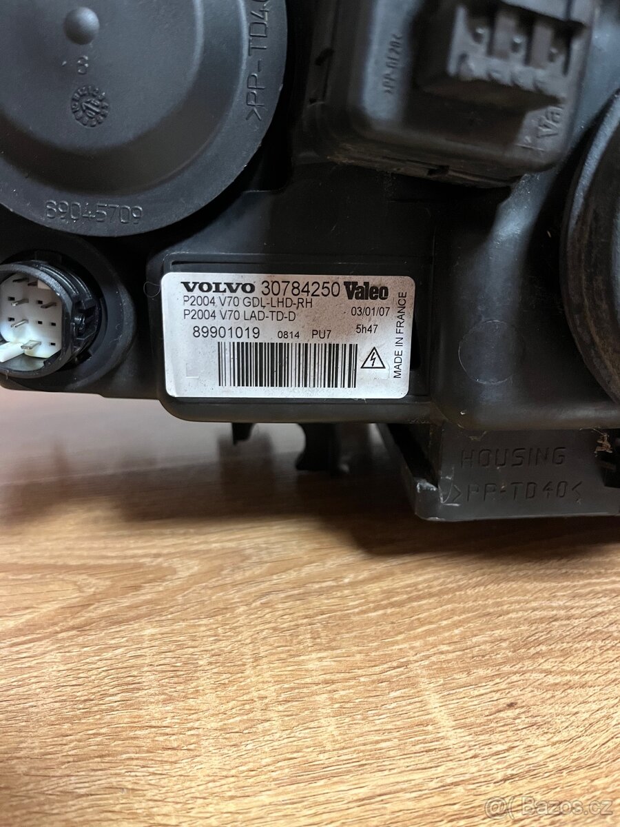Volvo světlomety pravý 30784250 levý 30784248 - 4