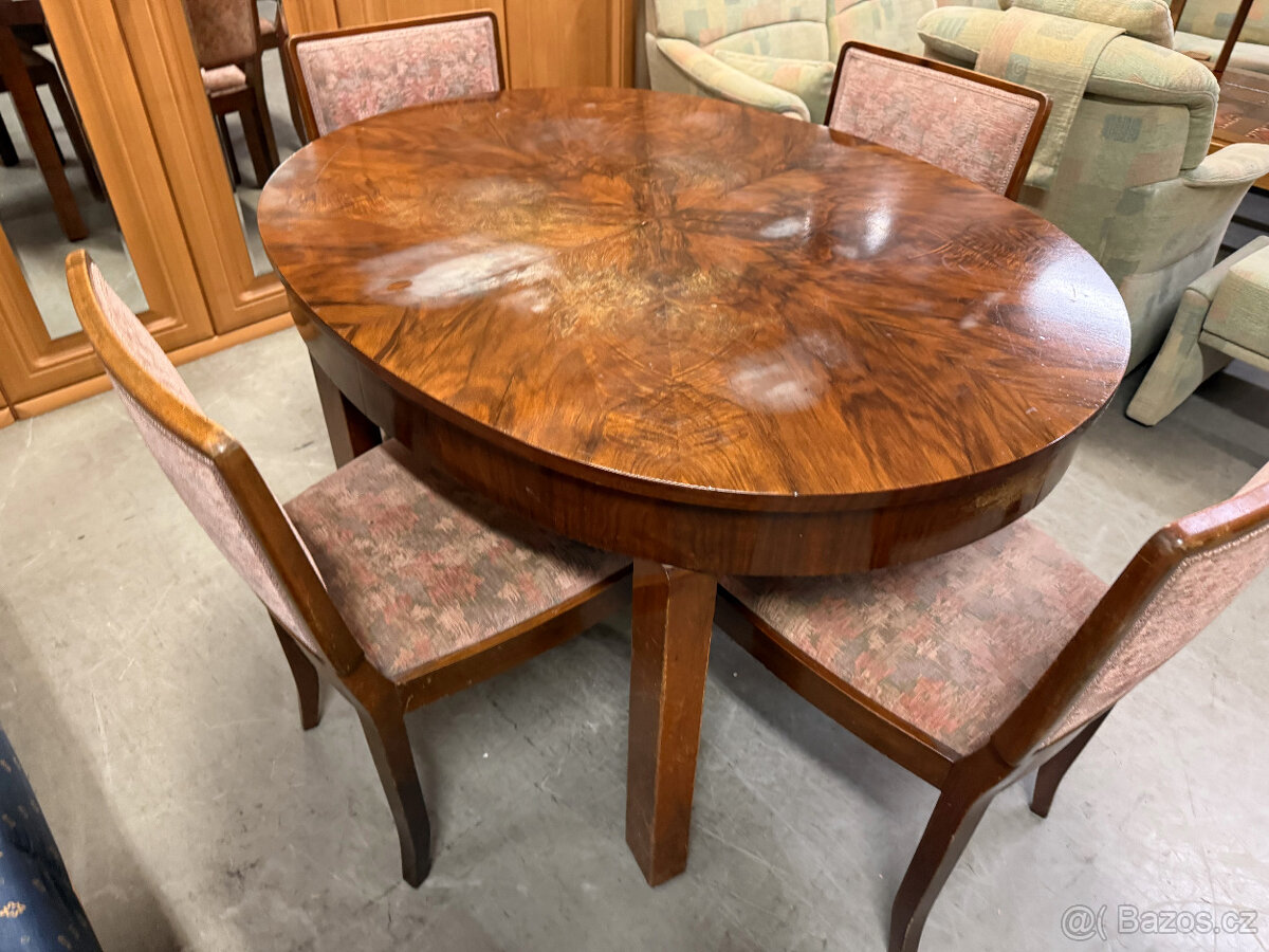 Rozkládací jídelní oválný stůl a čtyři židle - 4