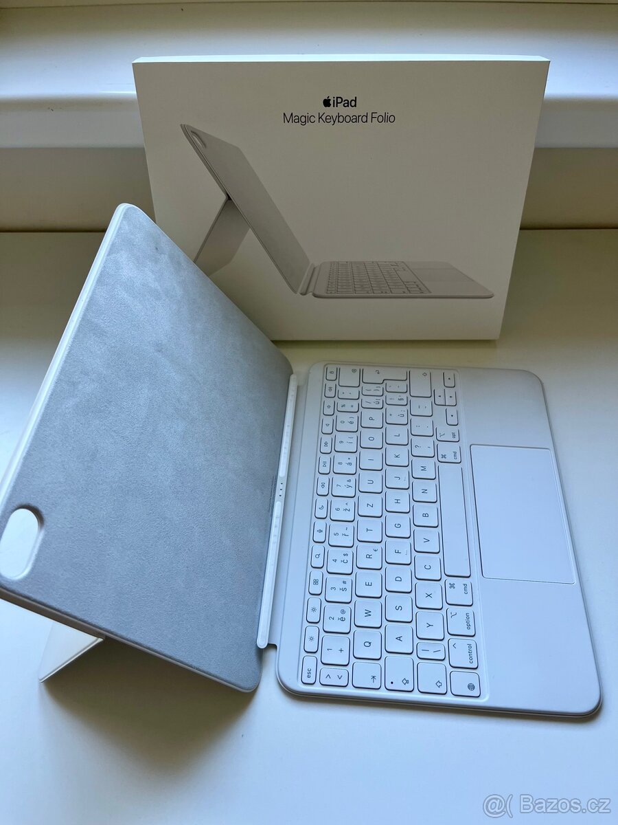iPad Magic Keyboard Folio - 4